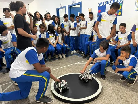 Robôs construídos por estudantes disputam campeonato em Imperatriz
